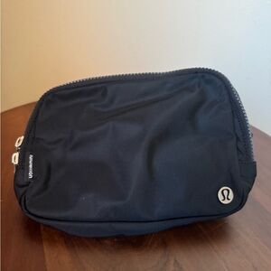 lululemon athletica 2L Everywhere Belt Bag in Black